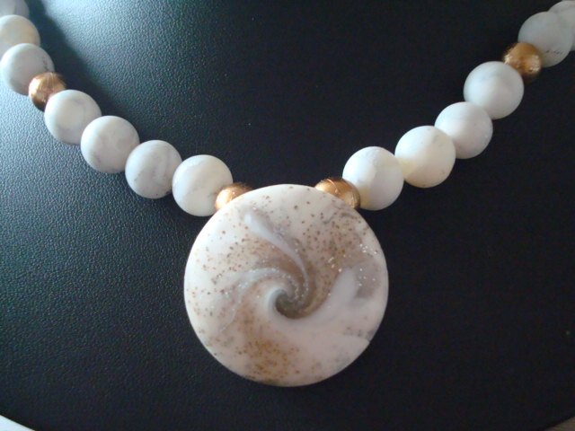 Beige-und-Weiss-mit-Swirl