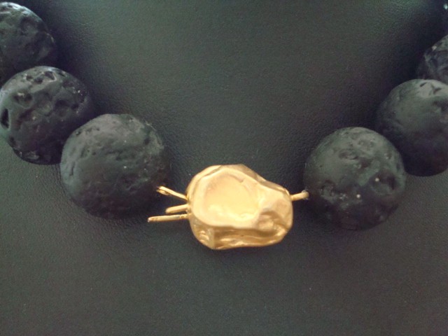 Kette-lang-aus-Poly-Clay-Lava-mit-Echtsilberschloss-vergoldet